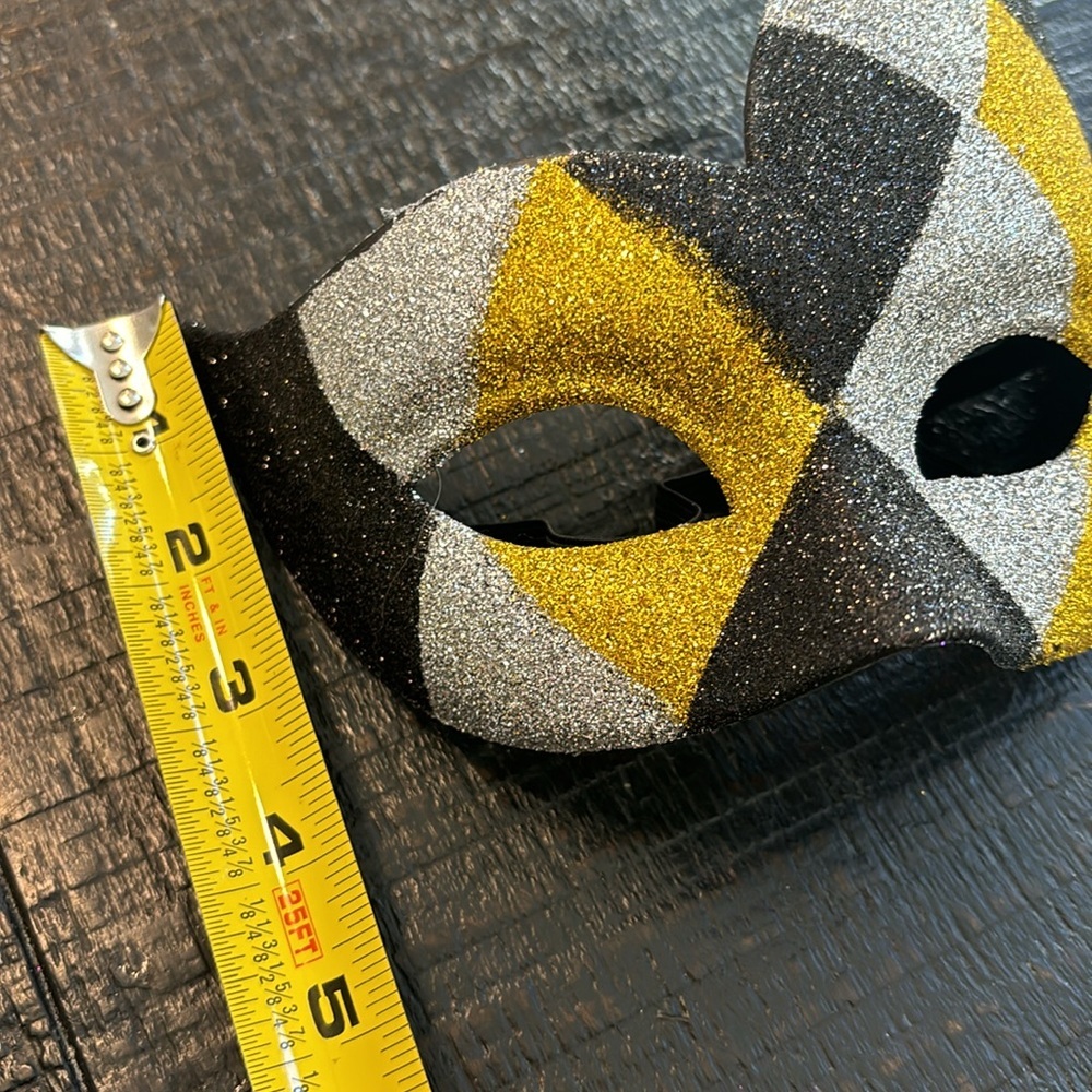 Elegant Harlequin Glitter Face Mask - Black, Silver, Yellow - Picture 4 of 5
